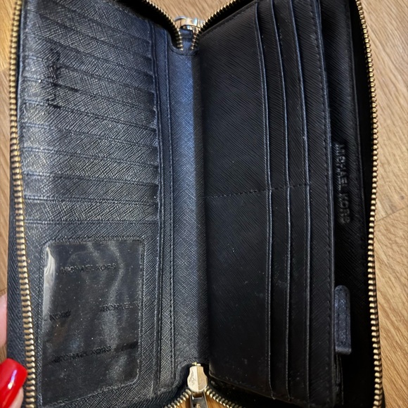 Michael Kors Black Leather Wallet/Wristlet. EUC - Picture 6 of 9
